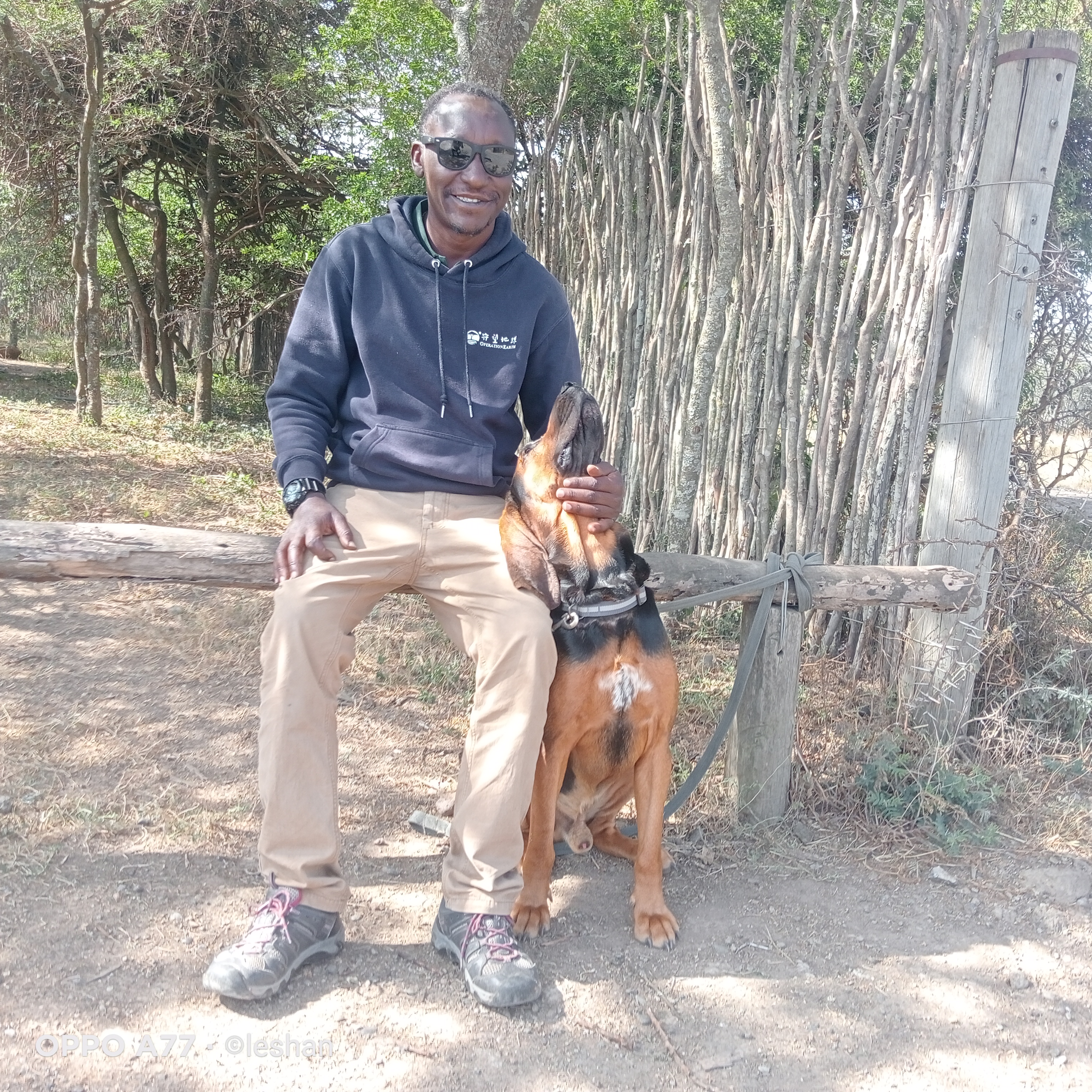 Safari guru guide in the field